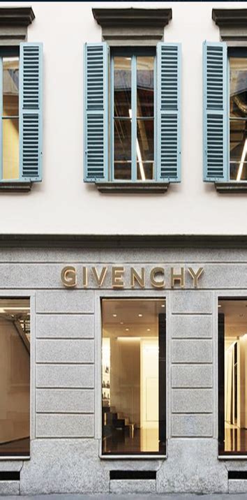 GIVENCHY Sant'Andrea a Milano , 